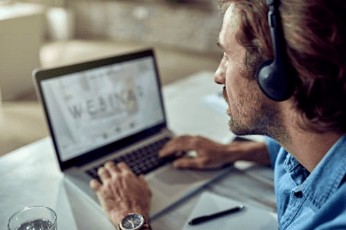 Student learning best IT courses for high-paying tech jobs 2026
